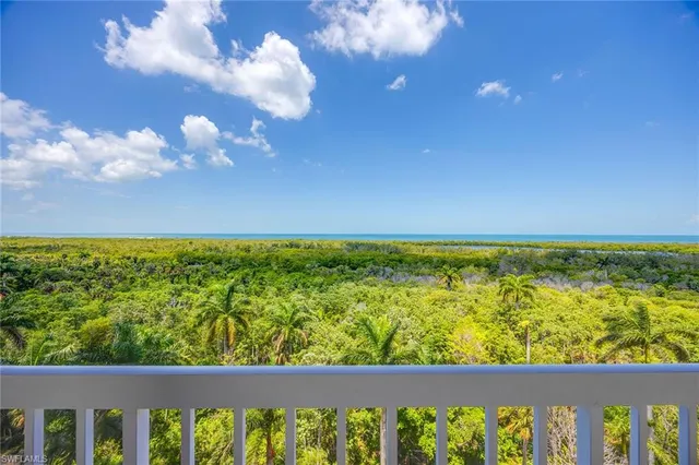 a view of an outdoor space
