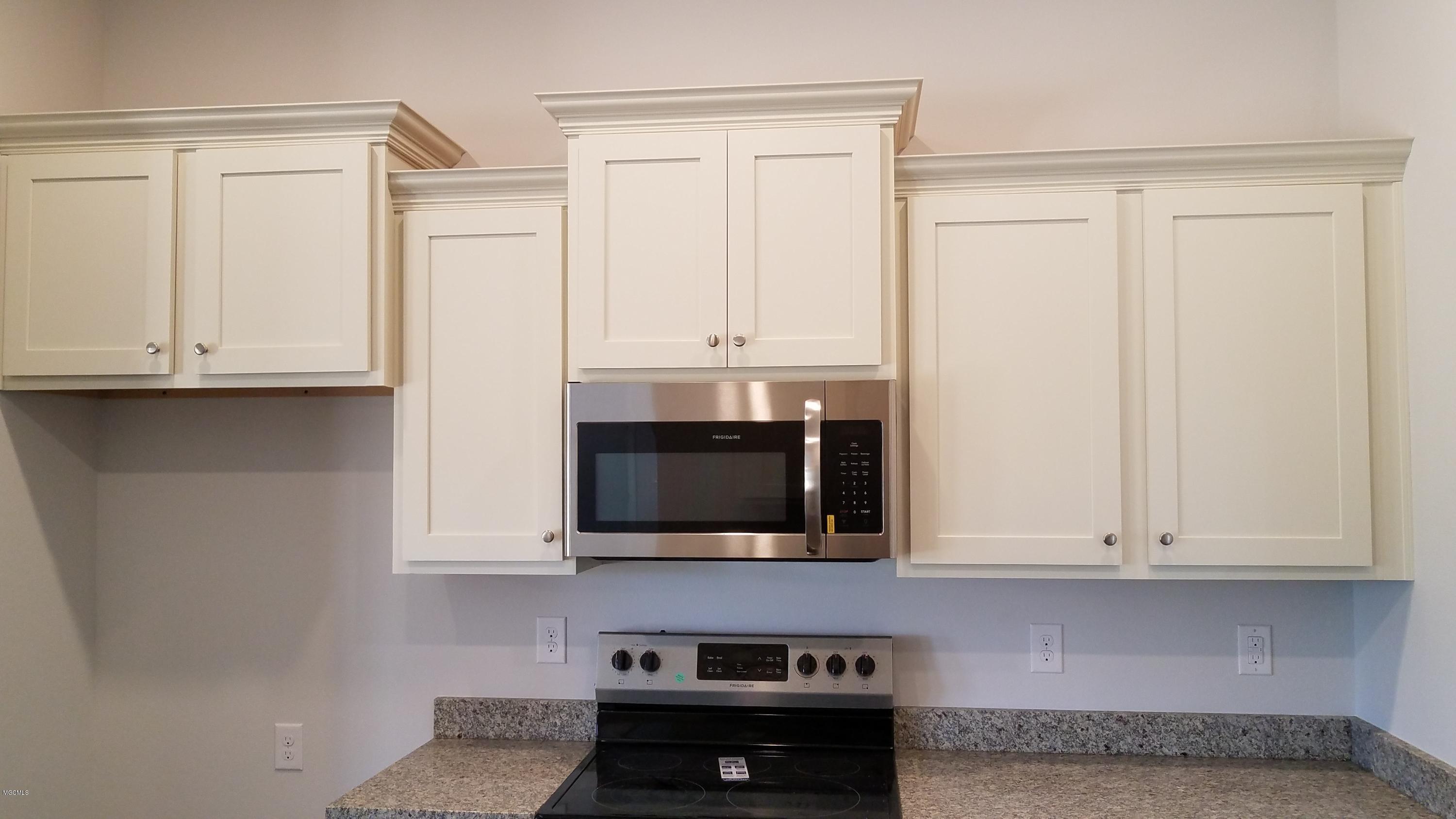 14960 North Swan Road Gulfport, MS 39503 - Photo 2 of 6 Bistro white Cabinets