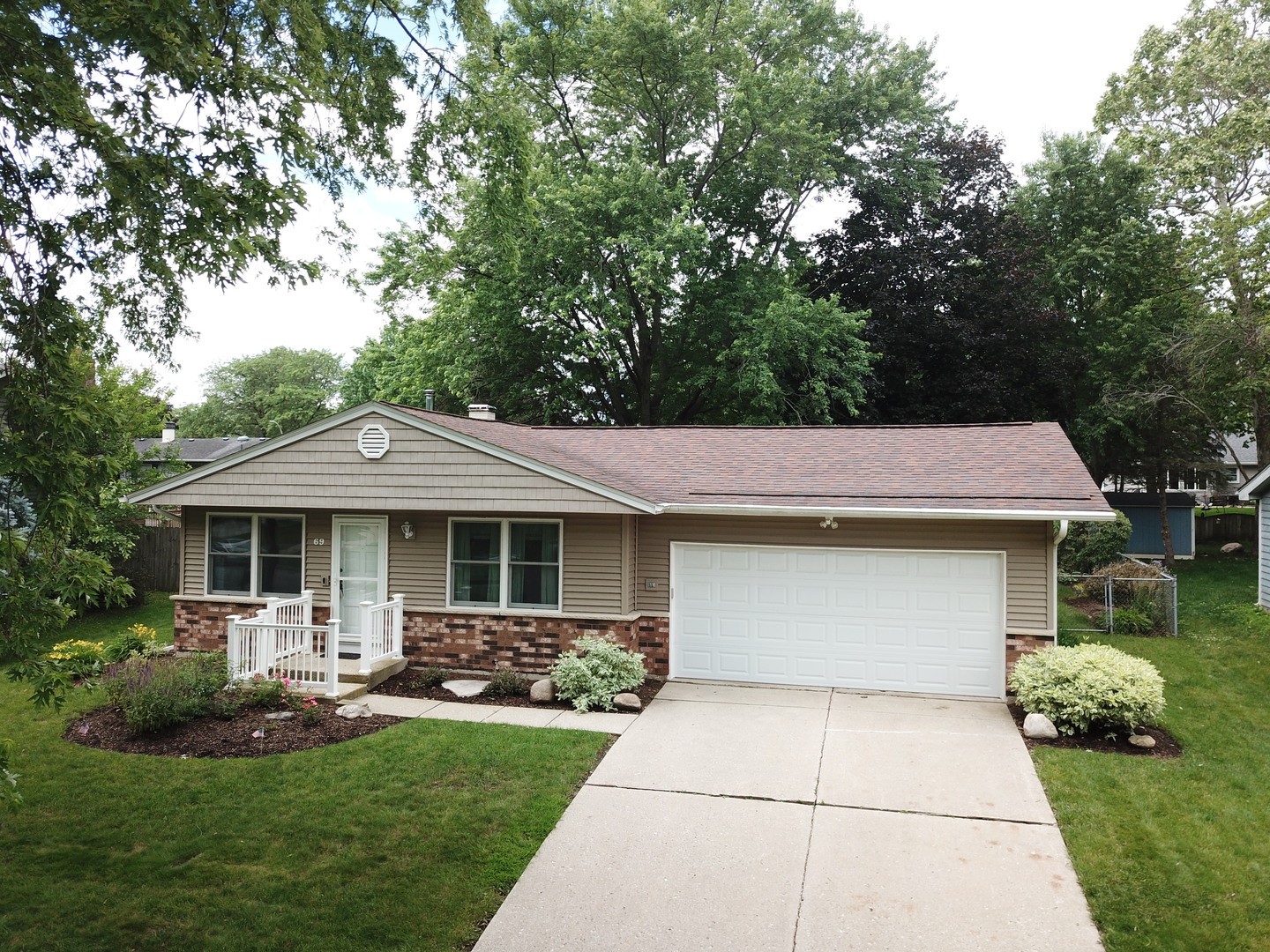 69 Devonshire Circle Elgin, IL 60123 - Photo 1 of 25