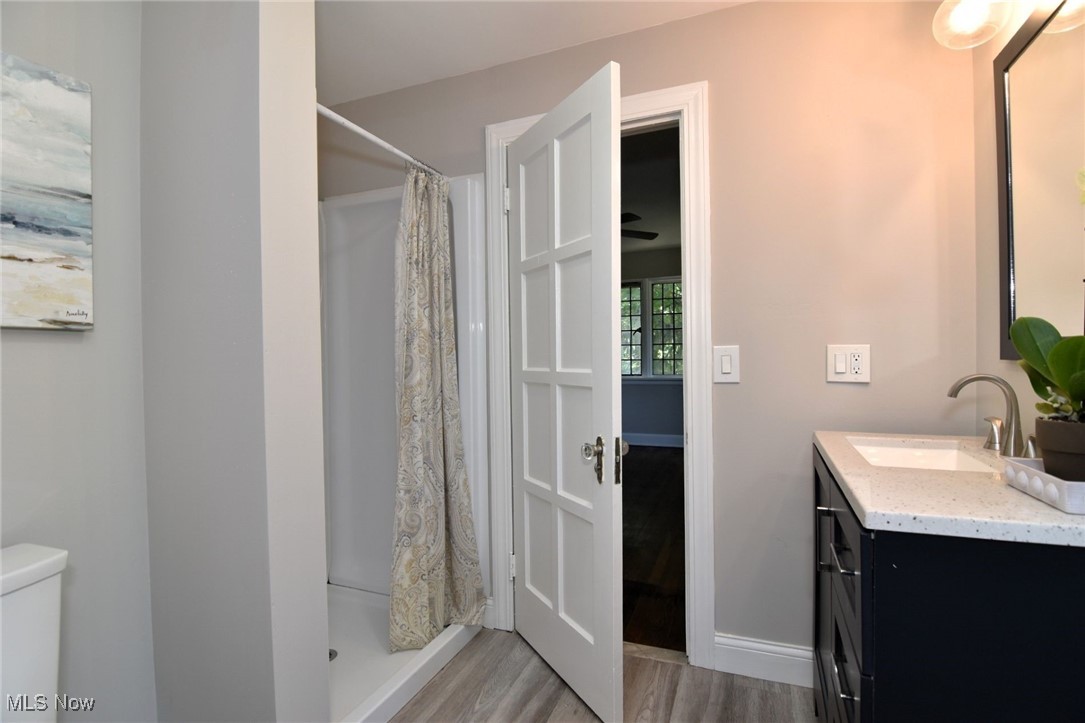 16722 Holbrook Road Cleveland, OH 44120 - Photo 20 of 30 2nd floor hall bath