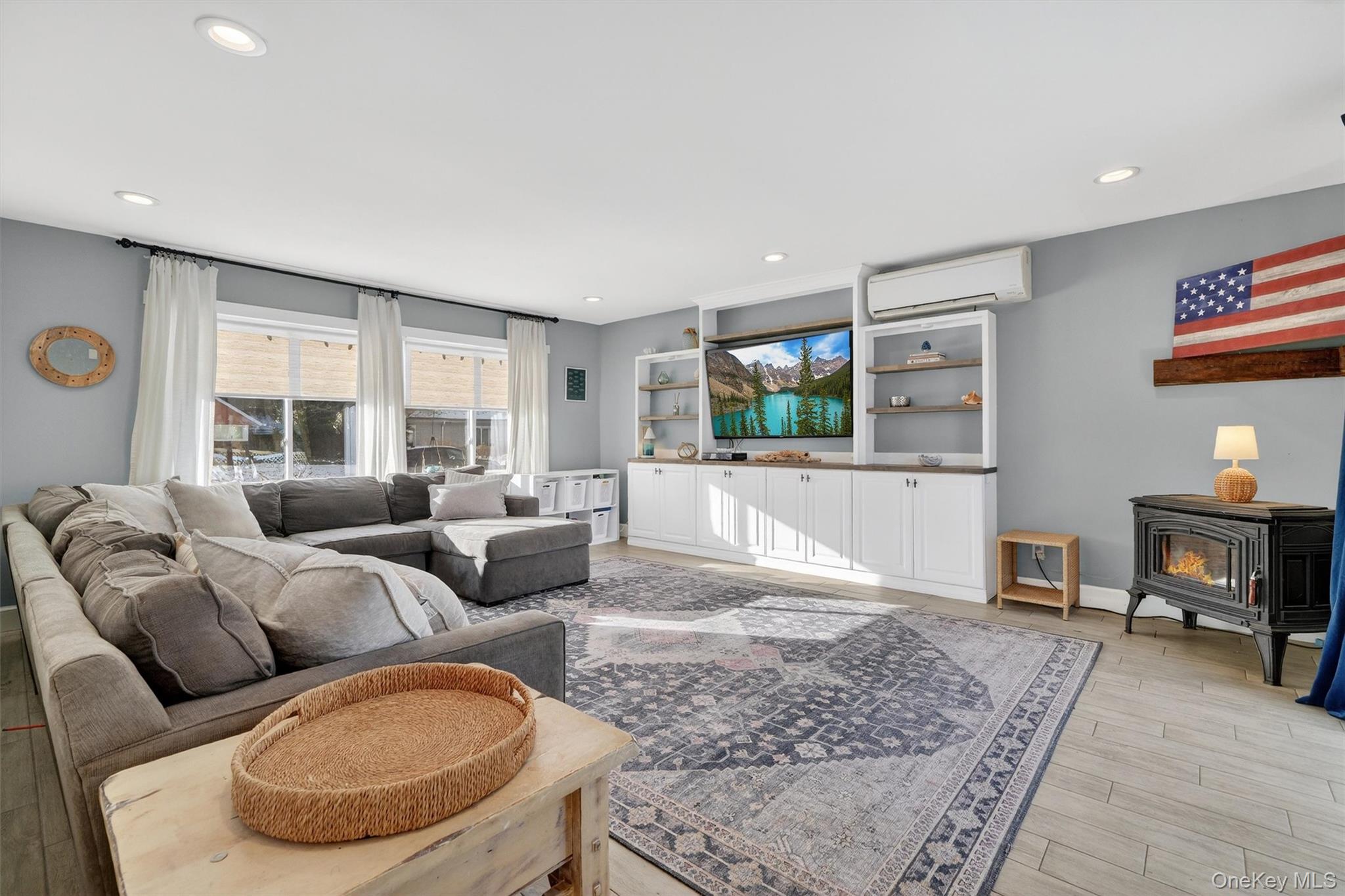 18 Lambert Lane New Rochelle, NY 10804 - Photo 22 of 47 Family room