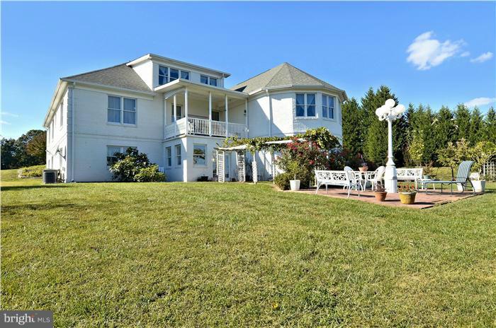 20607 Top Ridge Drive Boyds, MD 20841 - Photo 3 of 27 Exterior (Rear)