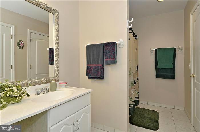 20607 Top Ridge Drive Boyds, MD 20841 - Photo 23 of 27 Bath