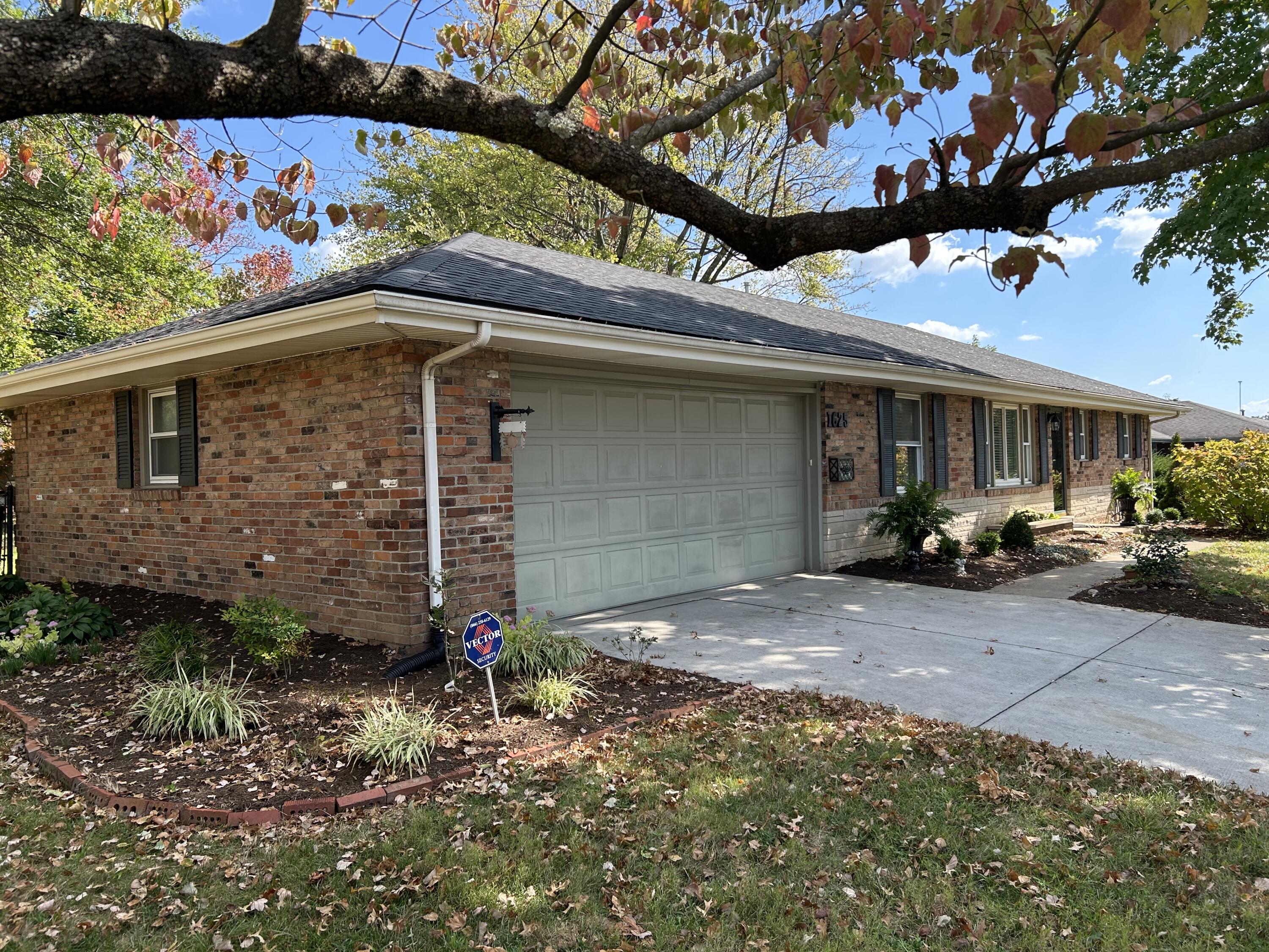 1625 Raleigh Road Lexington, KY 40505 - Photo 2 of 26 IMG_1437