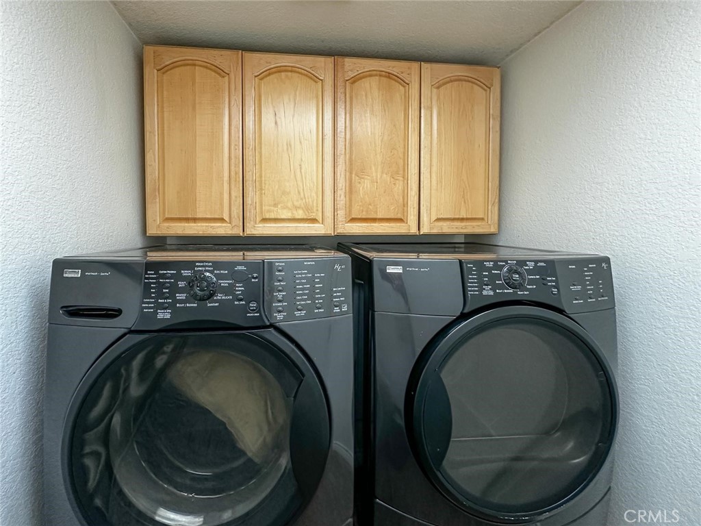 507 Lassa Way Perris, CA 92571 - Photo 29 of 36 a utility room with dryer and washer