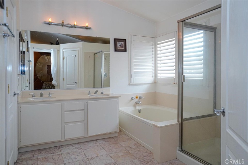 507 Lassa Way Perris, CA 92571 - Photo 34 of 36 a bathroom with a bathtub sink and mirror