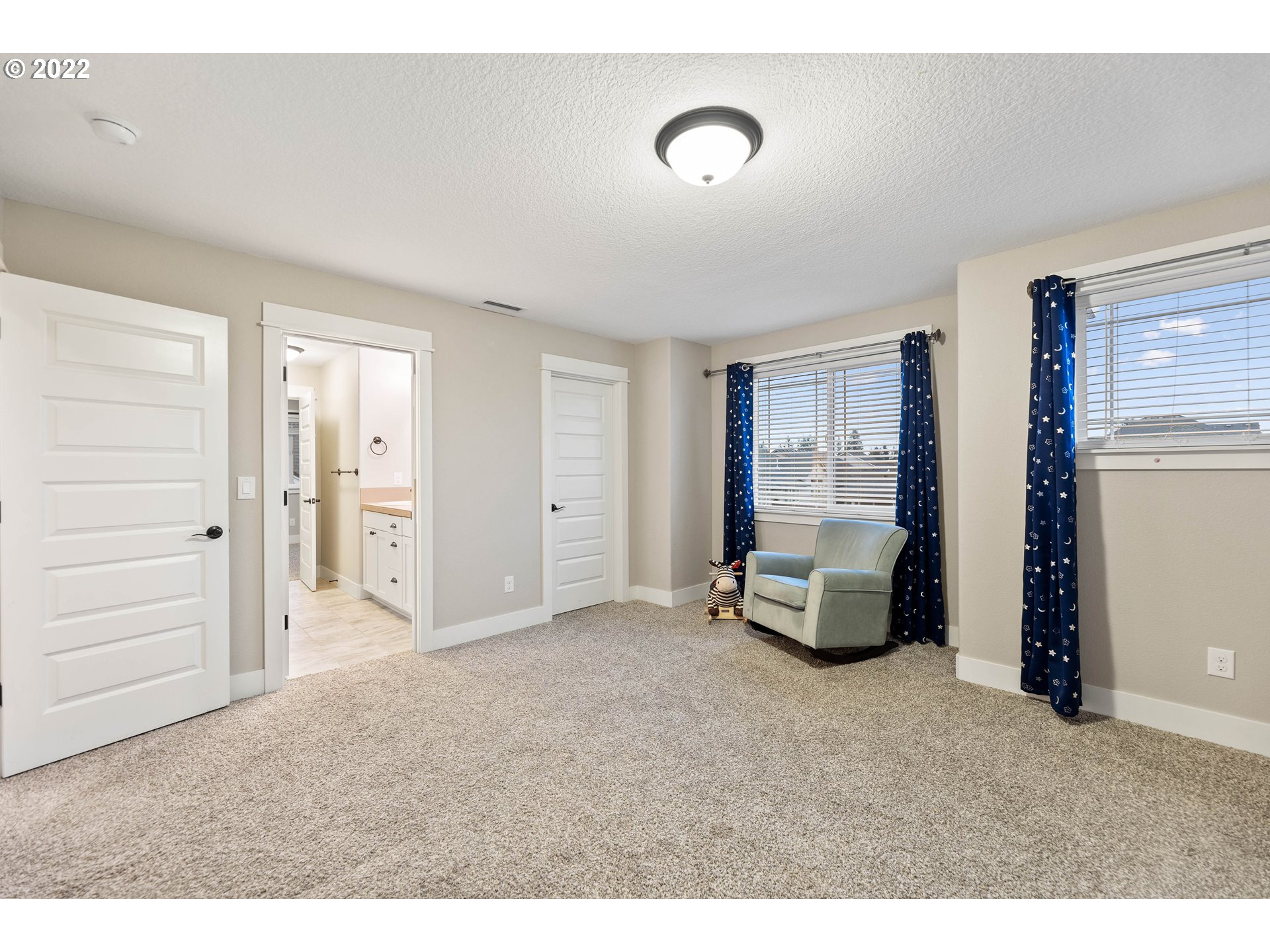 4616 South 16th Drive Ridgefield, WA 98642 - Photo 18 of 28 a big room with closet and a bathroom
