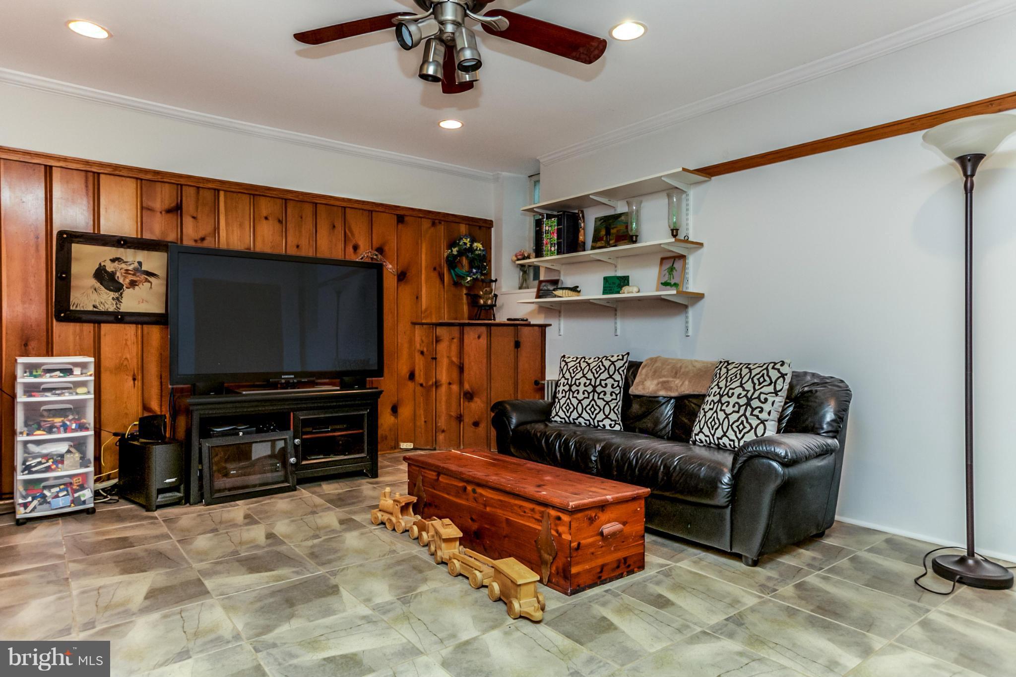 317 Dumbarton Road Baltimore, MD 21212 - Photo 12 of 30 Family Room
