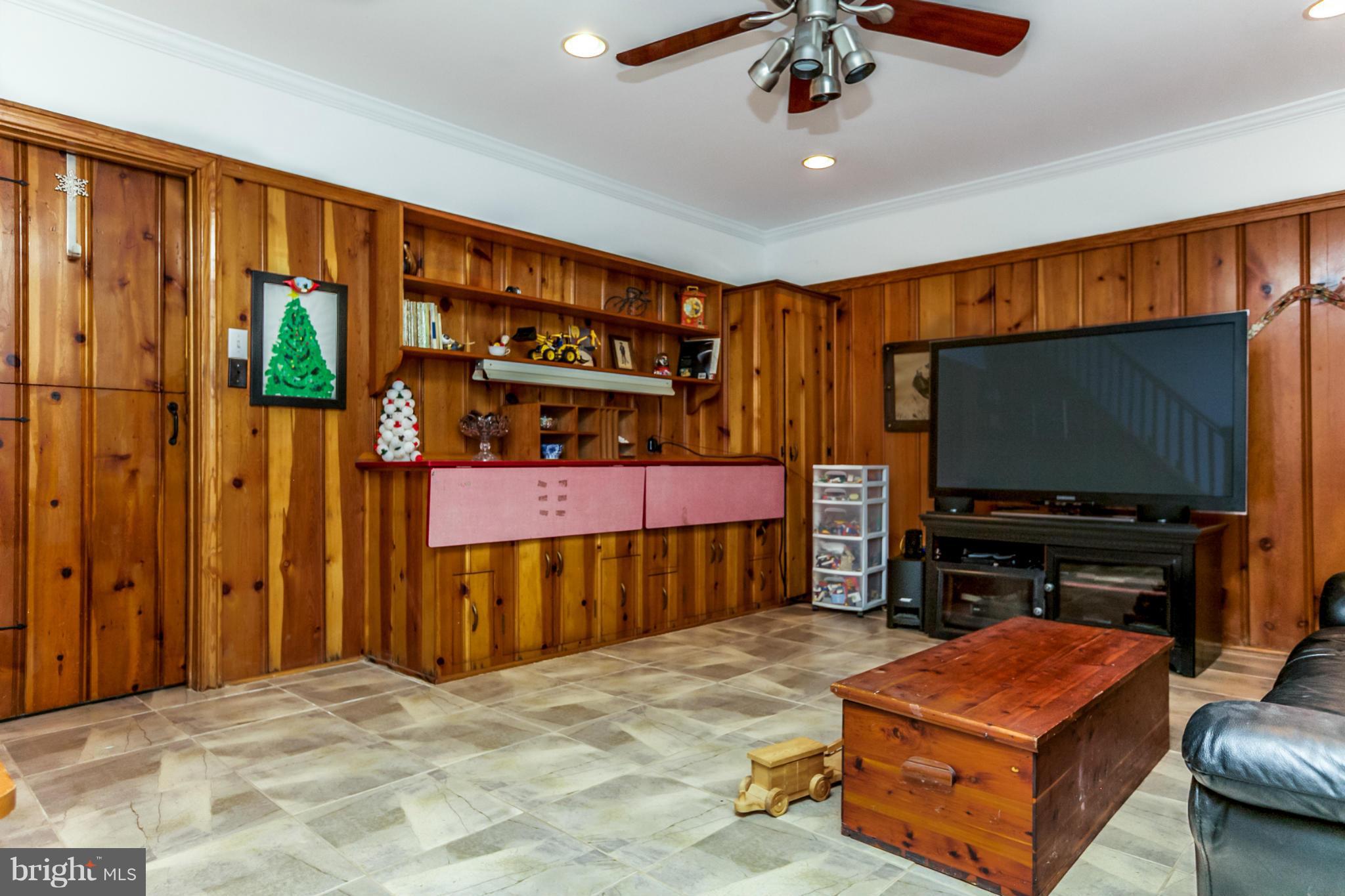 317 Dumbarton Road Baltimore, MD 21212 - Photo 13 of 30 Family Room