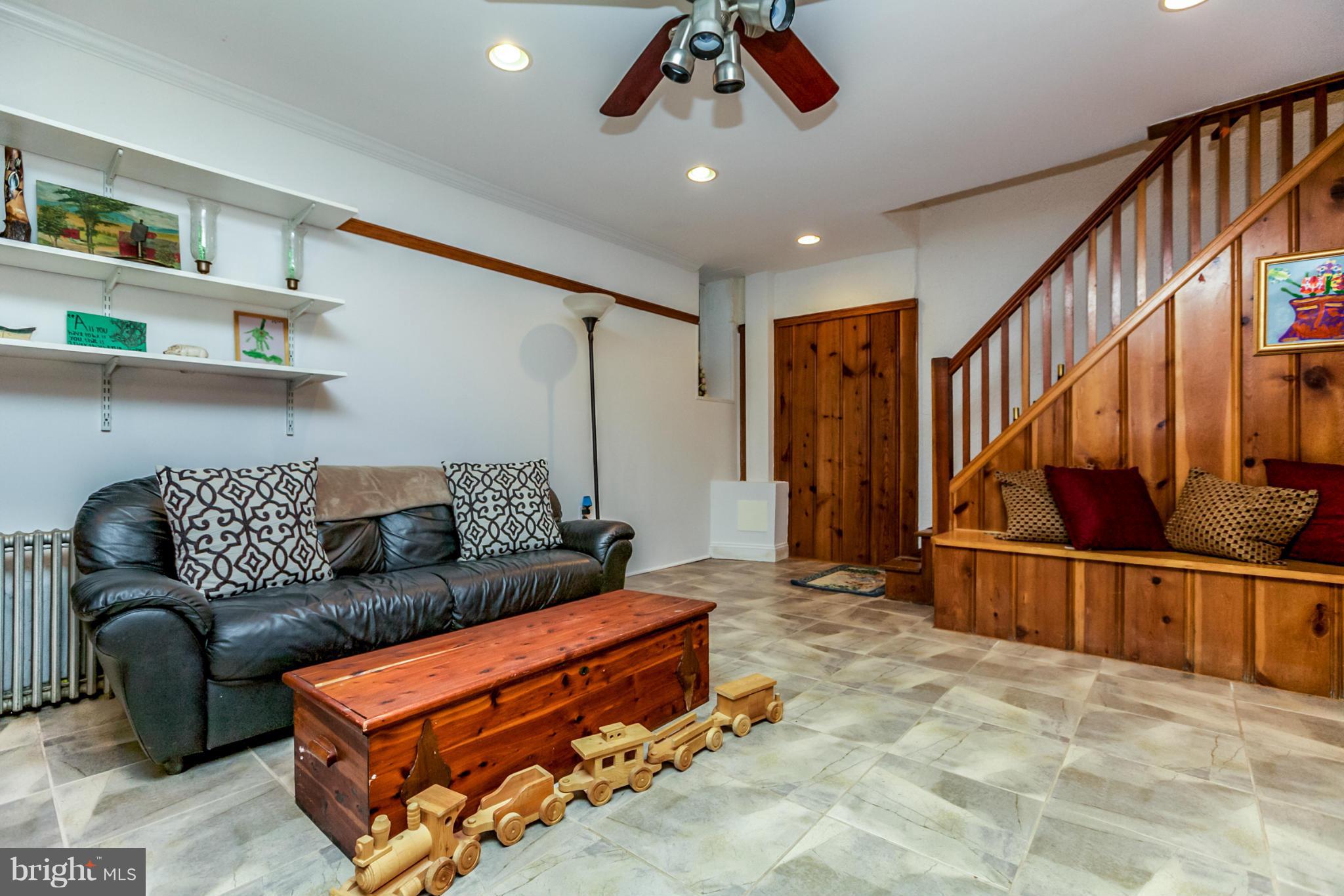 317 Dumbarton Road Baltimore, MD 21212 - Photo 15 of 30 Family Room