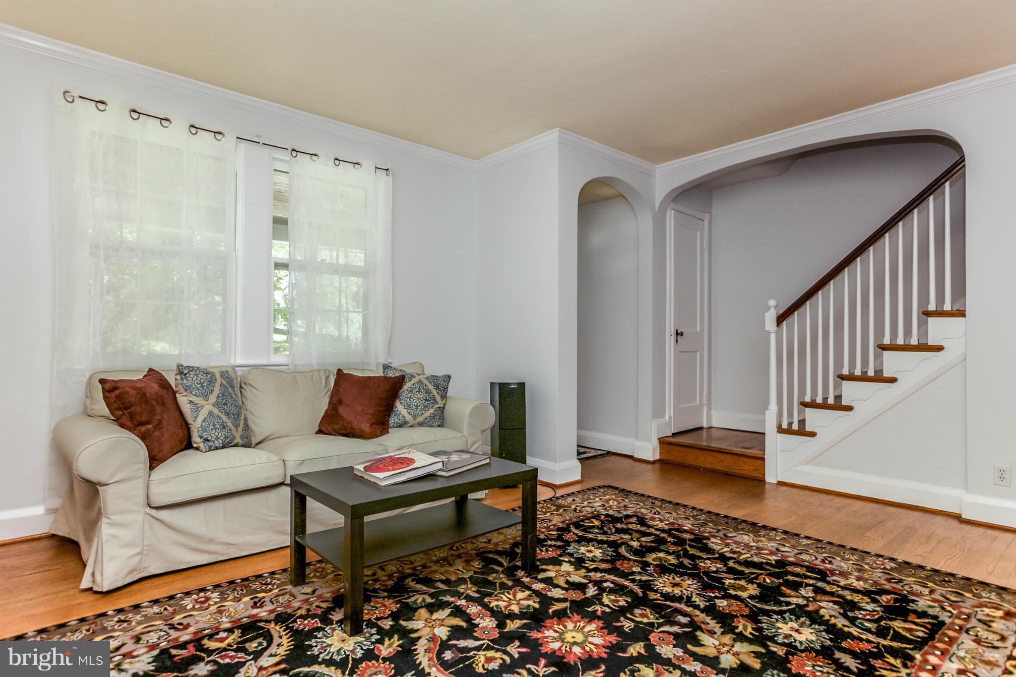 317 Dumbarton Road Baltimore, MD 21212 - Photo 3 of 30 Living Room