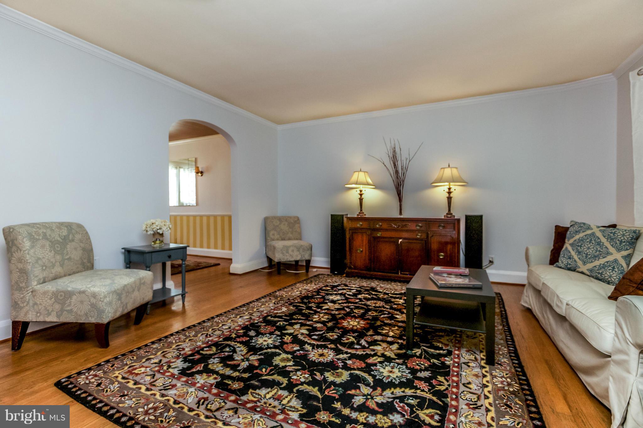 317 Dumbarton Road Baltimore, MD 21212 - Photo 5 of 30 Living Room