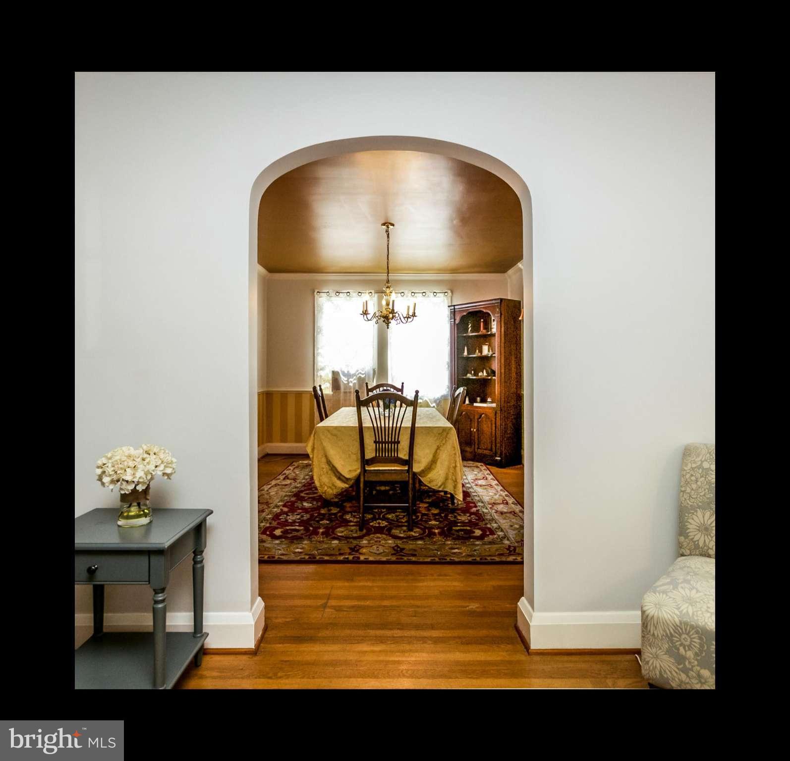 317 Dumbarton Road Baltimore, MD 21212 - Photo 6 of 30 Living Room