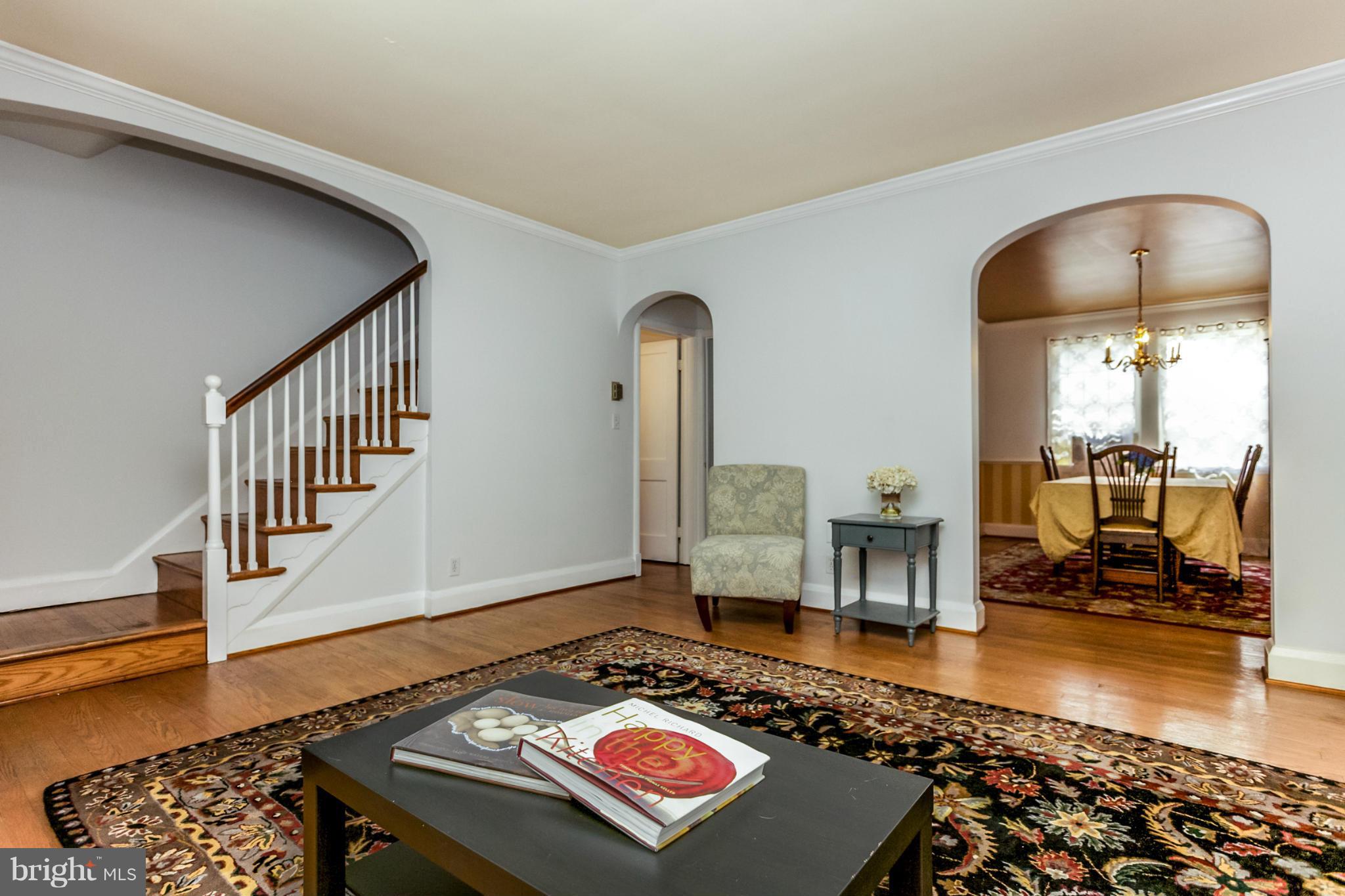 317 Dumbarton Road Baltimore, MD 21212 - Photo 7 of 30 Living Room