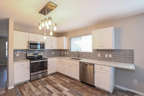 $1,880 | 814 Silverado Way, San Antonio, TX 78260