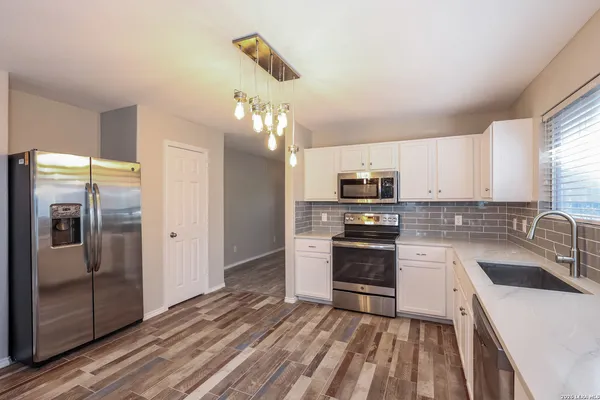 $1,880 | 814 Silverado Way, San Antonio, TX 78260