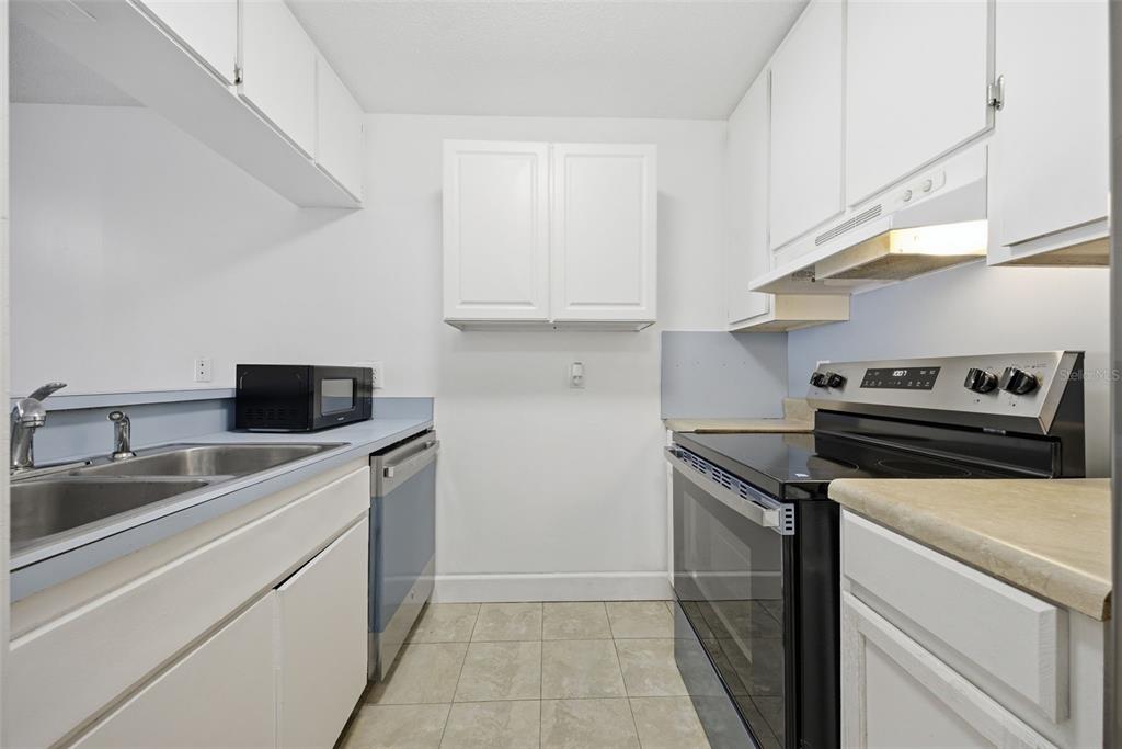 141 Fernery Road, Unit A3 Lakeland, FL 33809 - Photo 5 of 40 a kitchen with a sink and a stove top oven