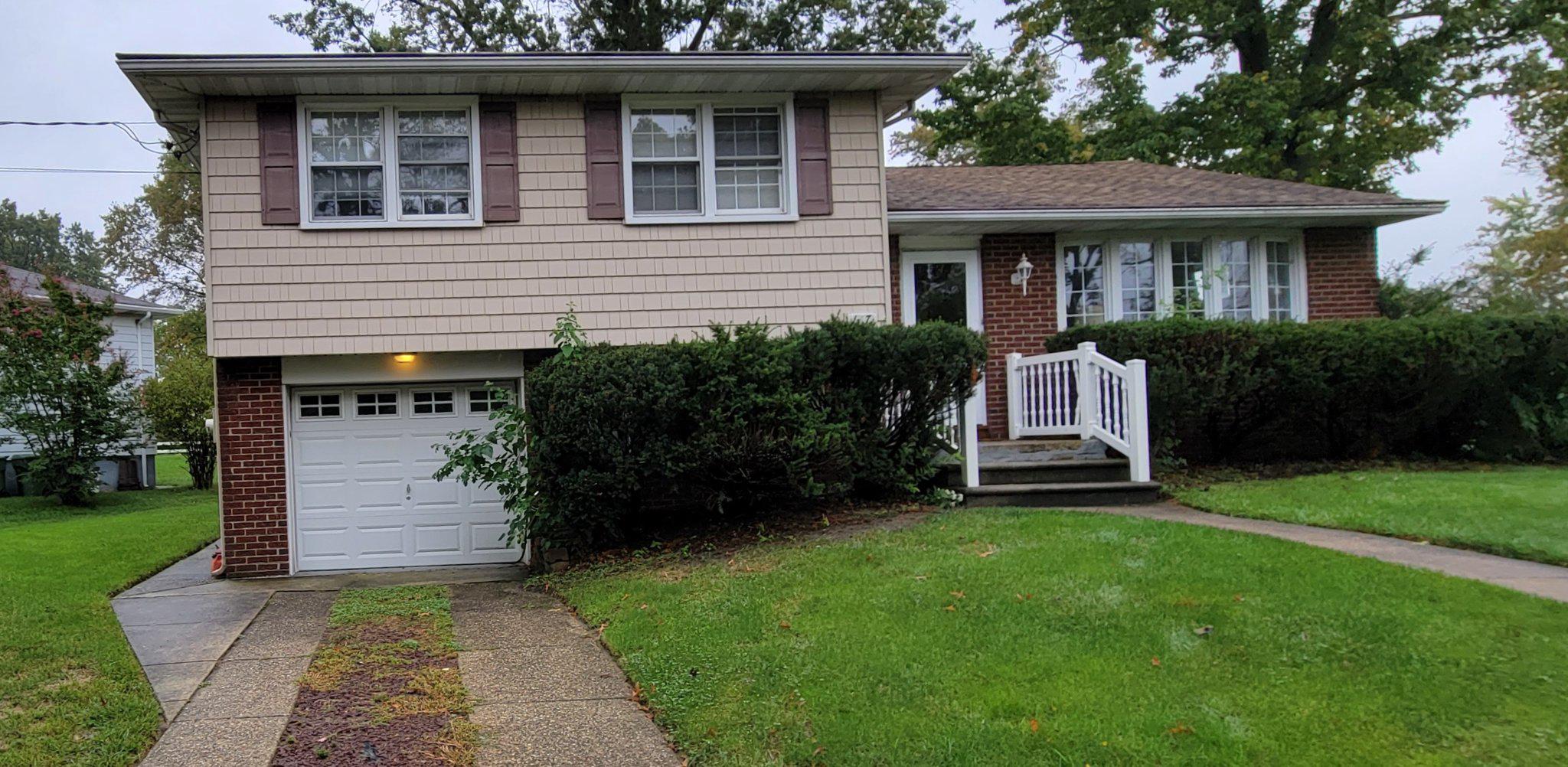 Split-level home w/ garage and screened-in porch!