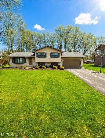$304,900 | 6779 Colleen Drive, Youngstown, OH 44512