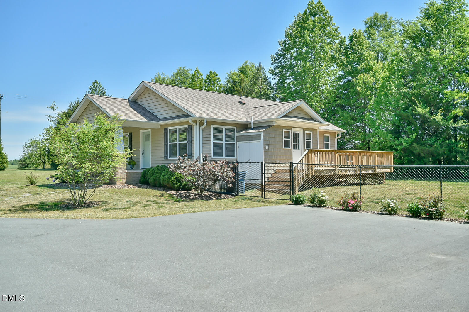 7046 Holts Store Road Burlington, NC 27215 - Photo 5 of 40 south side