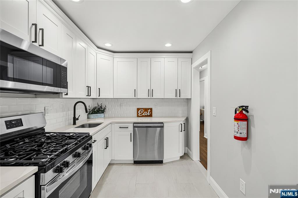 429 Wheatsheaf Road Roselle, NJ 07203 - Photo 11 of 39