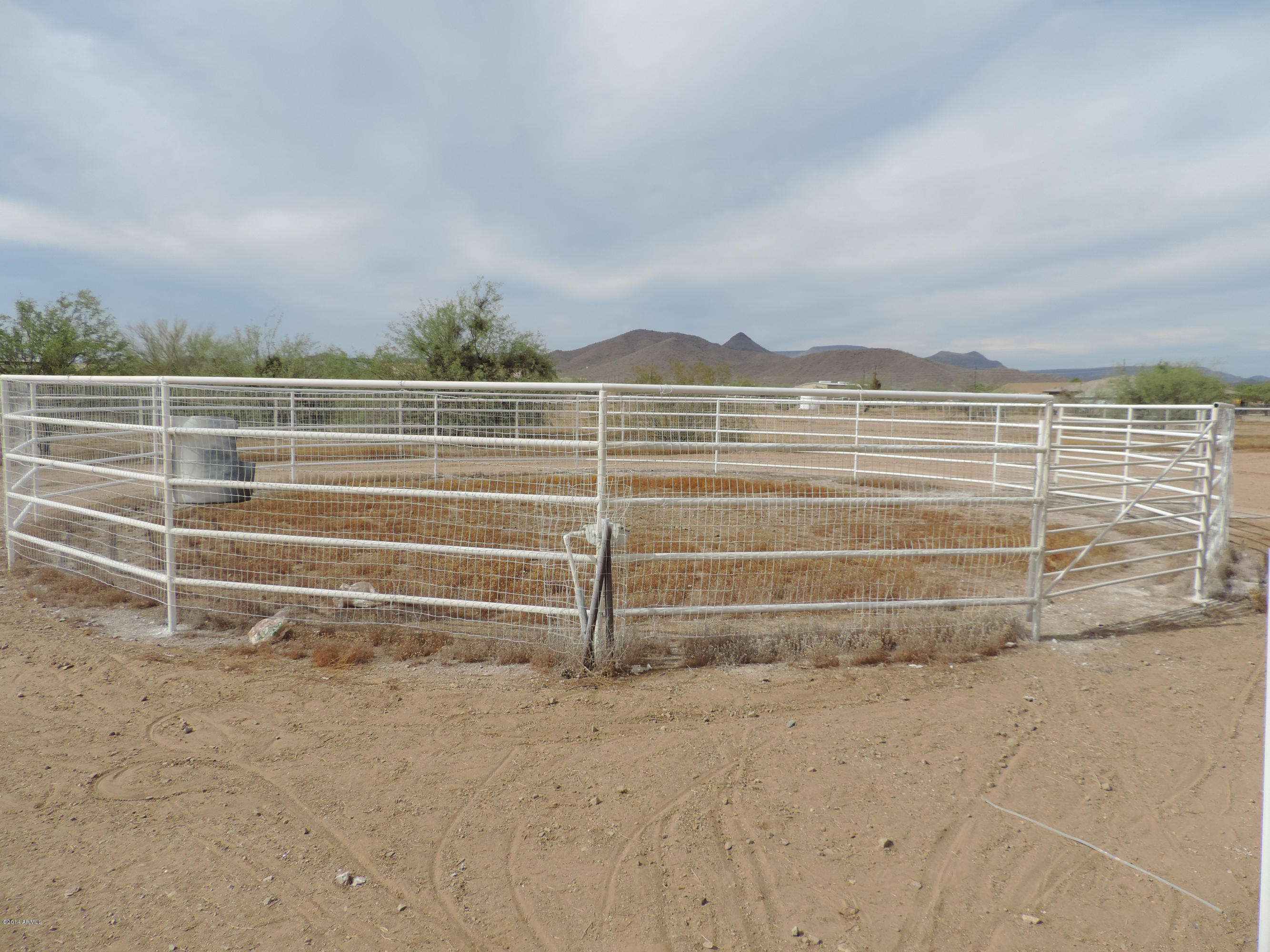 1108 East Maddock Road Phoenix, AZ 85086 - Photo 42 of 44 Coral for Horses