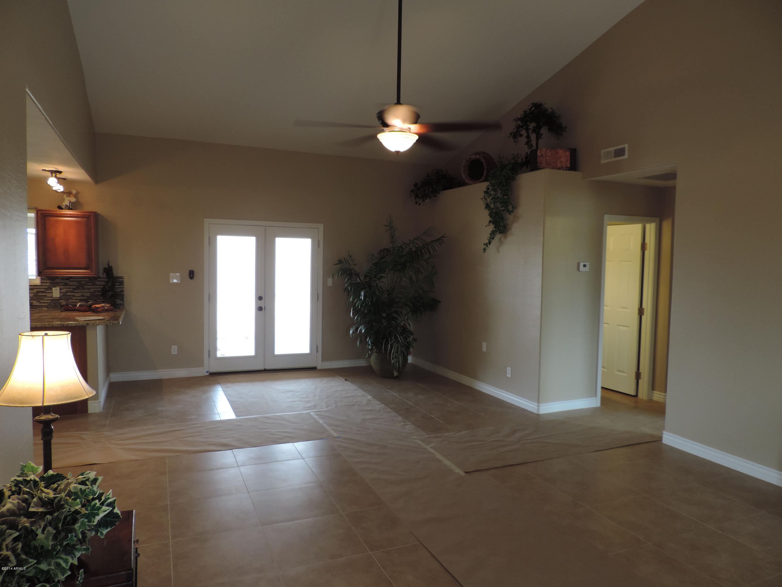1108 East Maddock Road Phoenix, AZ 85086 - Photo 7 of 44 Great Room with Vaulted Ceilings