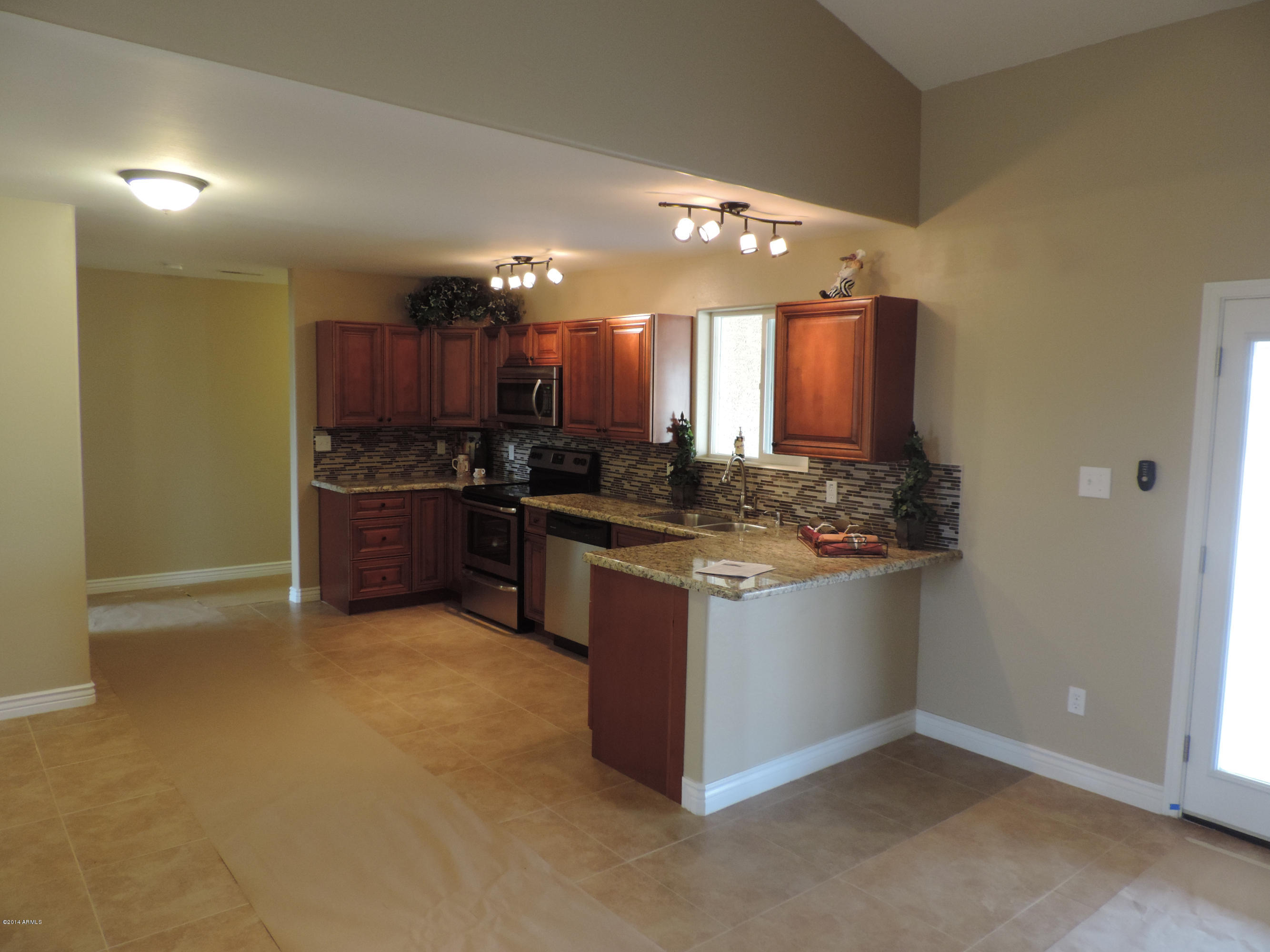 1108 East Maddock Road Phoenix, AZ 85086 - Photo 10 of 44 Kitchen