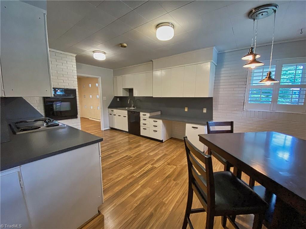 2303 Gordon Road High Point, NC 27265 - Photo 10 of 29 Kitchen with space for Breakfast table