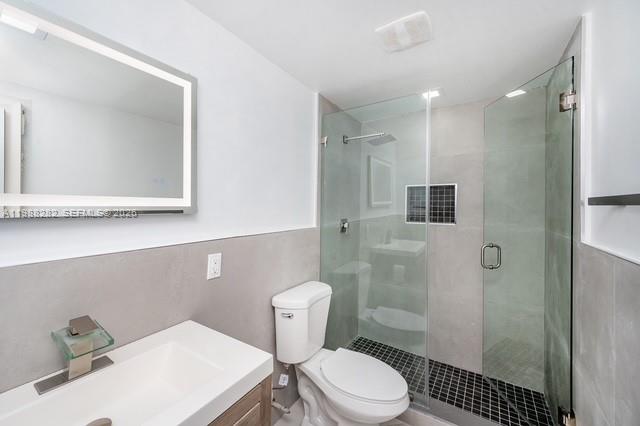 9760 Southwest 184th Street, Unit 6D Cutler Bay, FL 33157 - Photo 10 of 16 a bathroom with a sink a toilet and shower