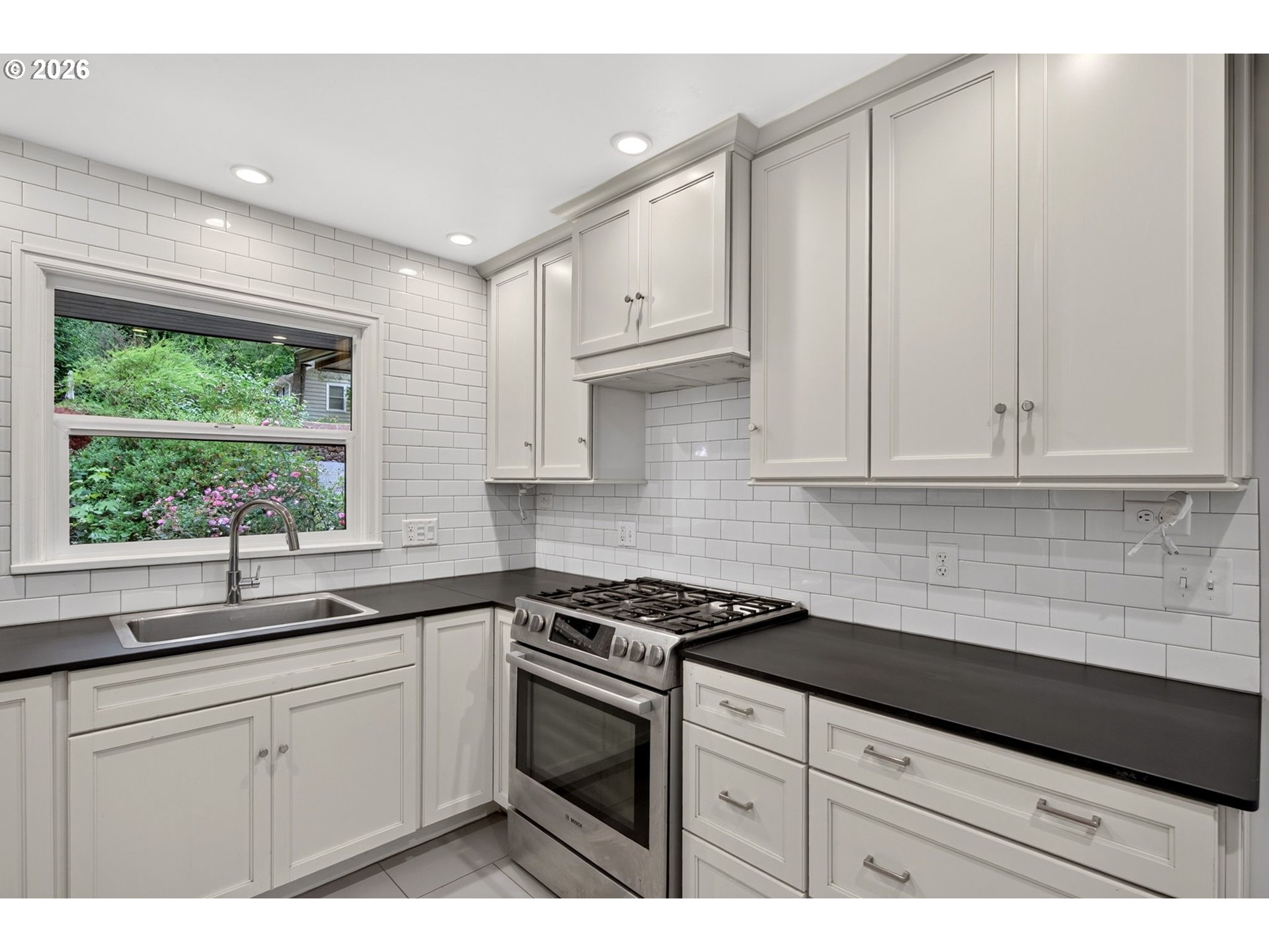4842 Southwest Elm Lane Portland, OR 97221 - Photo 14 of 47