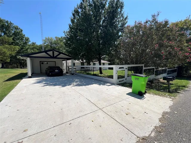 a view of a chair and tables in the back yard of the house