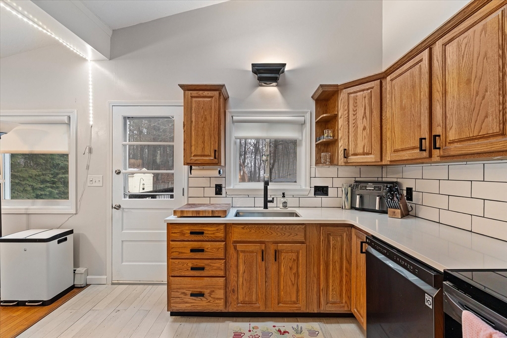 33 Gorwin Drive Medway, MA 02053 - Photo 14 of 37