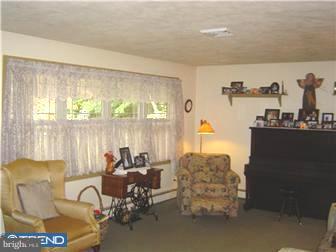 2159 Needhammer Road Pottstown, PA 19464 - Photo 2 of 12 Living Room