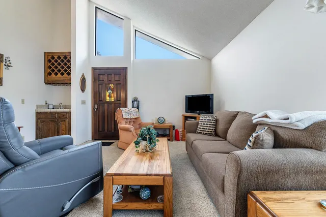 $290,000 | 5739 North Monte Avenue, Unit 1, Fresno, CA 93711