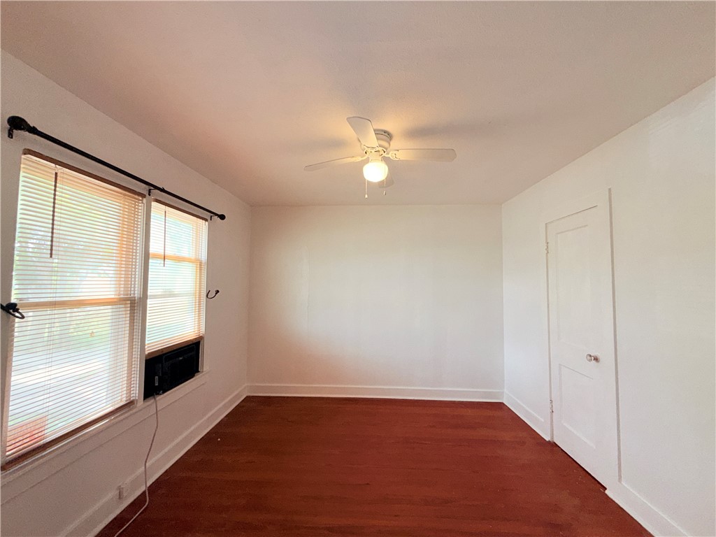 507 East Commons Street Refugio, TX 78377 - Photo 15 of 23