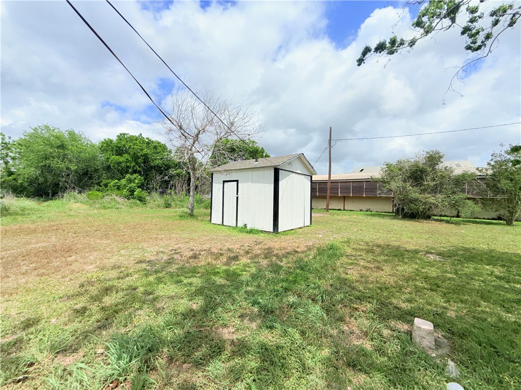 507 East Commons Street Refugio, TX 78377 - Photo 18 of 23