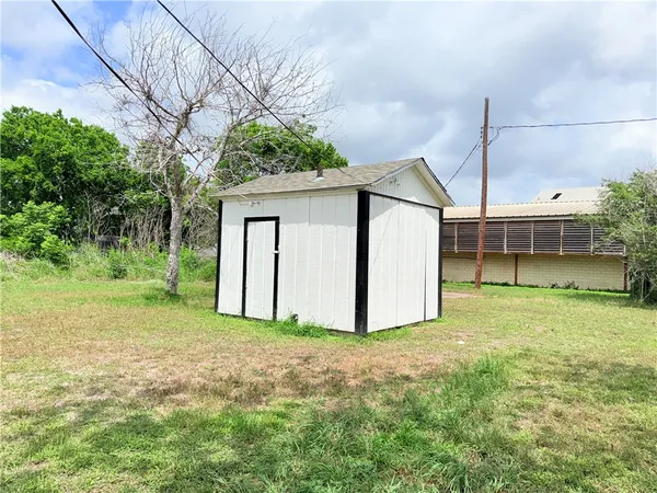 $1,150 | 507 East Commons Street, Refugio, TX 78377
