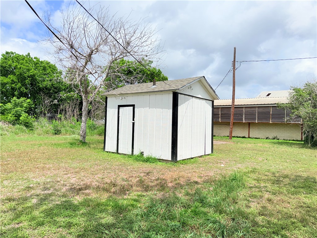 507 East Commons Street Refugio, TX 78377 - Photo 19 of 23