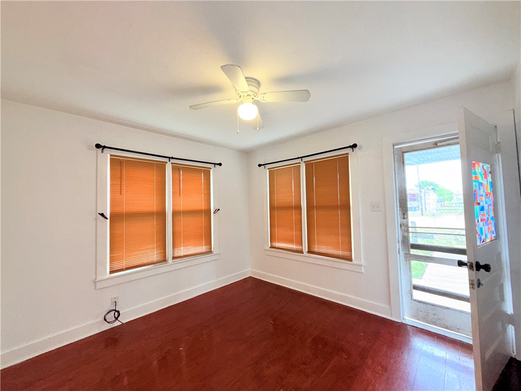 507 East Commons Street Refugio, TX 78377 - Photo 2 of 23