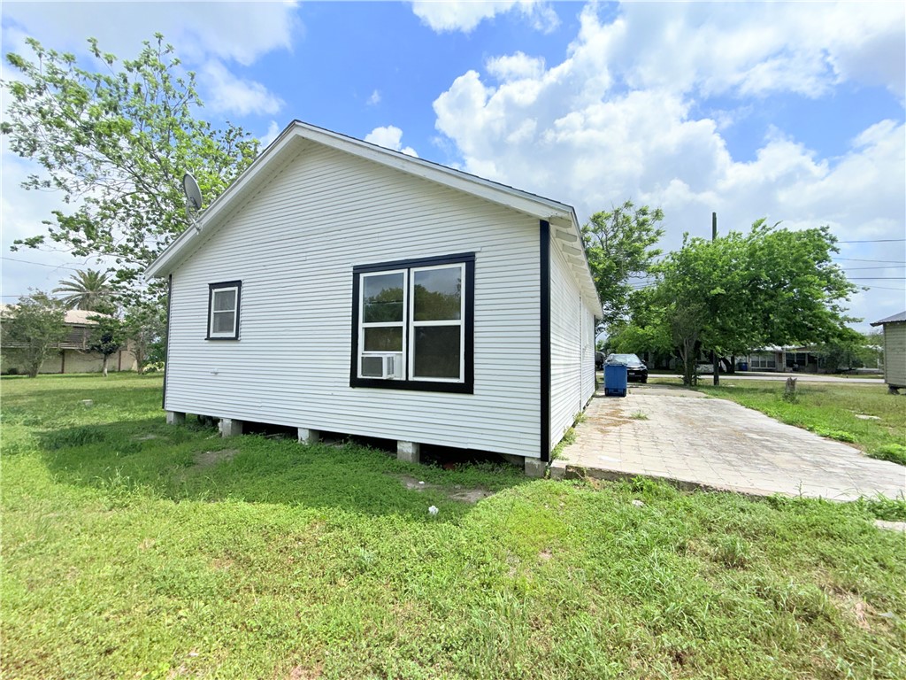 507 East Commons Street Refugio, TX 78377 - Photo 21 of 23