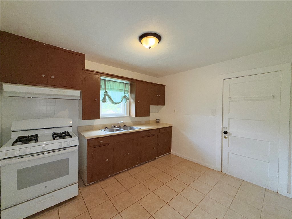 507 East Commons Street Refugio, TX 78377 - Photo 4 of 23