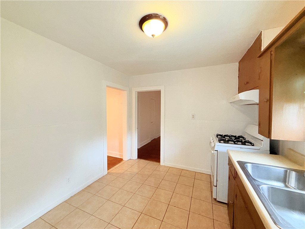 507 East Commons Street Refugio, TX 78377 - Photo 5 of 23