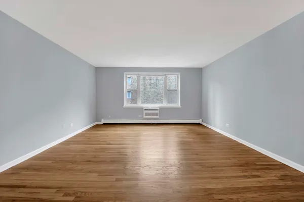 $1,650 | 3161 North Cambridge Avenue, Unit 215, Chicago, IL 60657