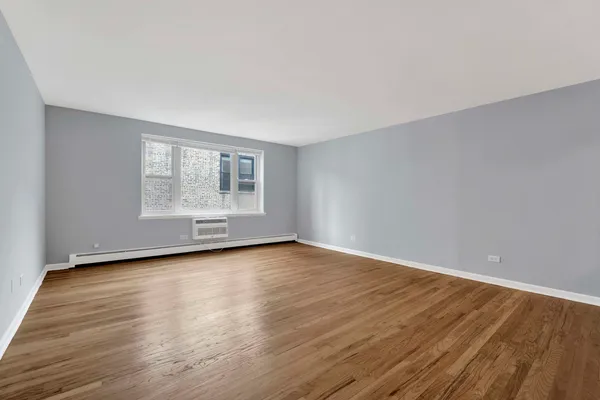 $1,650 | 3161 North Cambridge Avenue, Unit 215, Chicago, IL 60657