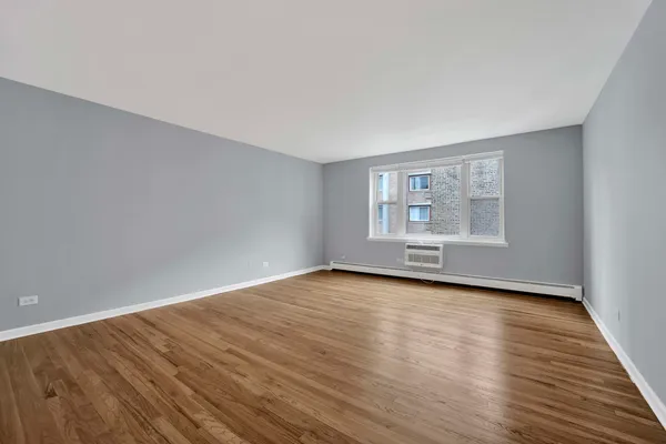 $1,650 | 3161 North Cambridge Avenue, Unit 215, Chicago, IL 60657