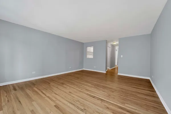 $1,650 | 3161 North Cambridge Avenue, Unit 215, Chicago, IL 60657