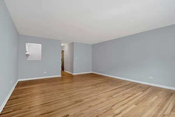 $1,650 | 3161 North Cambridge Avenue, Unit 215, Chicago, IL 60657