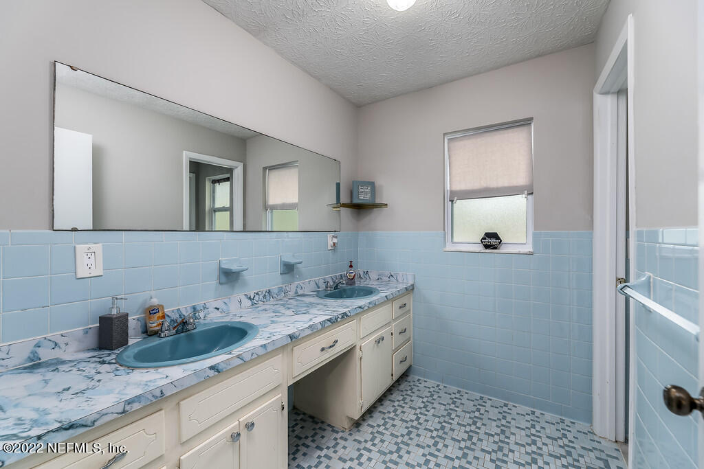 4688 Raggedy Point Road Fleming Island, FL 32003 - Photo 16 of 20 Masterbath