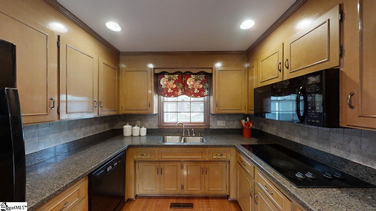 22 Parliament Road Greenville, SC 29615 - Photo 8 of 36 Gallery Image 8